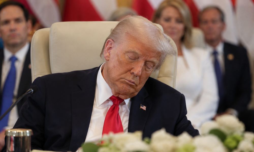 trump falls asleep