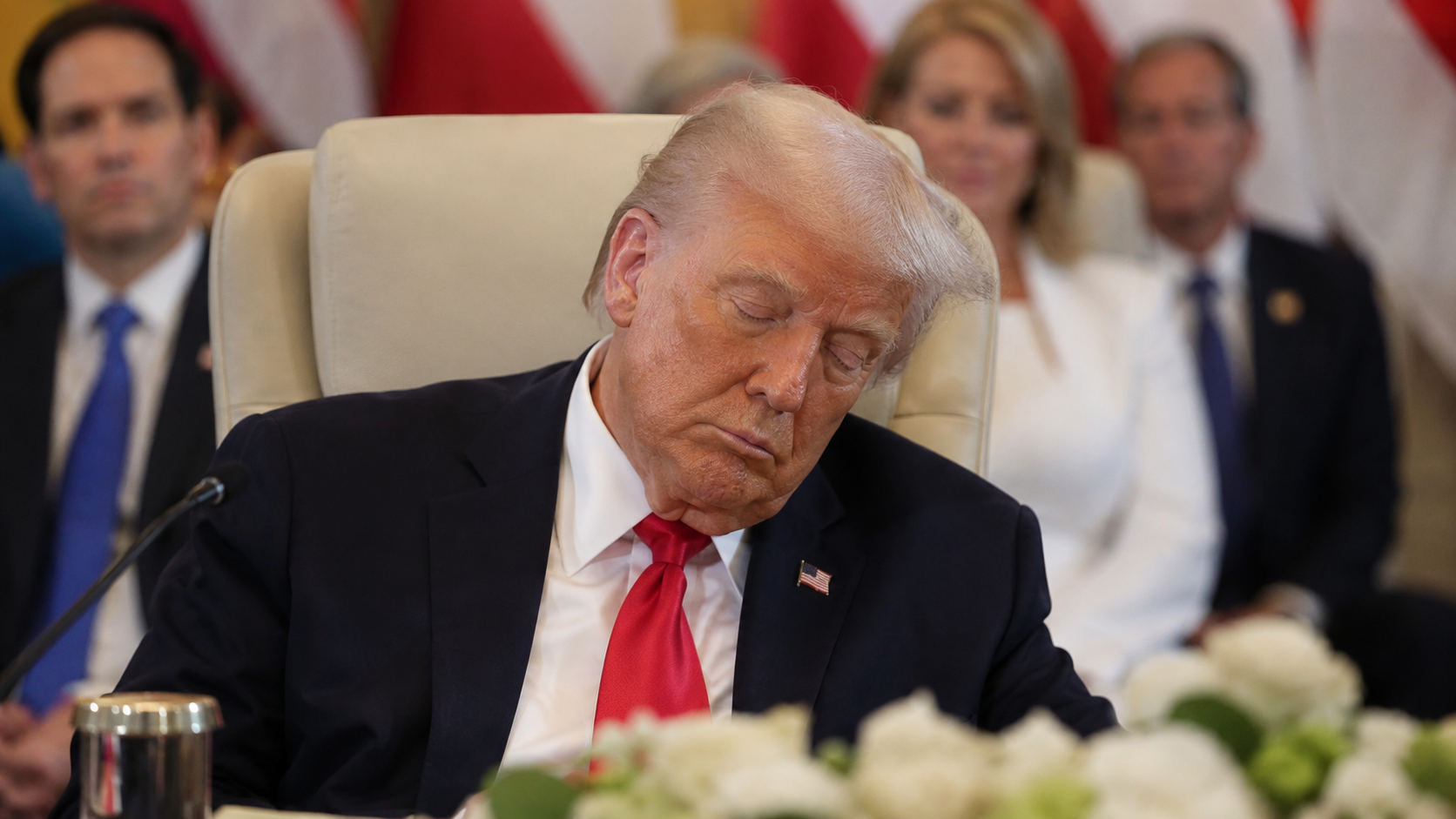 trump falls asleep